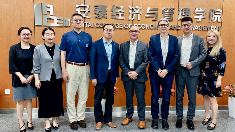 Delegation of Warwick Business School Visited Antai College